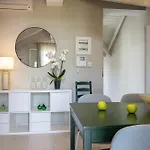 Domus *
