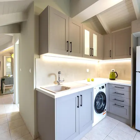 Domus Apartment
