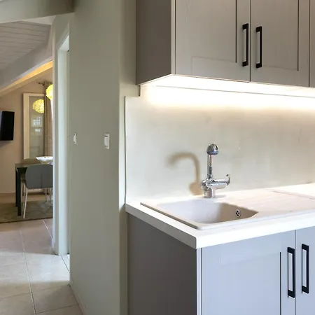 Domus Apartment *